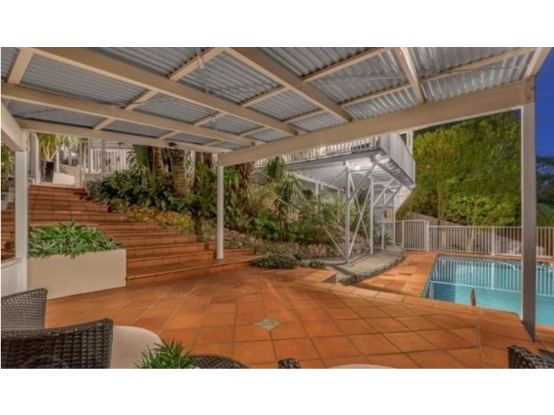 16 Aemilia Ave, Seven Hills QLD 4170