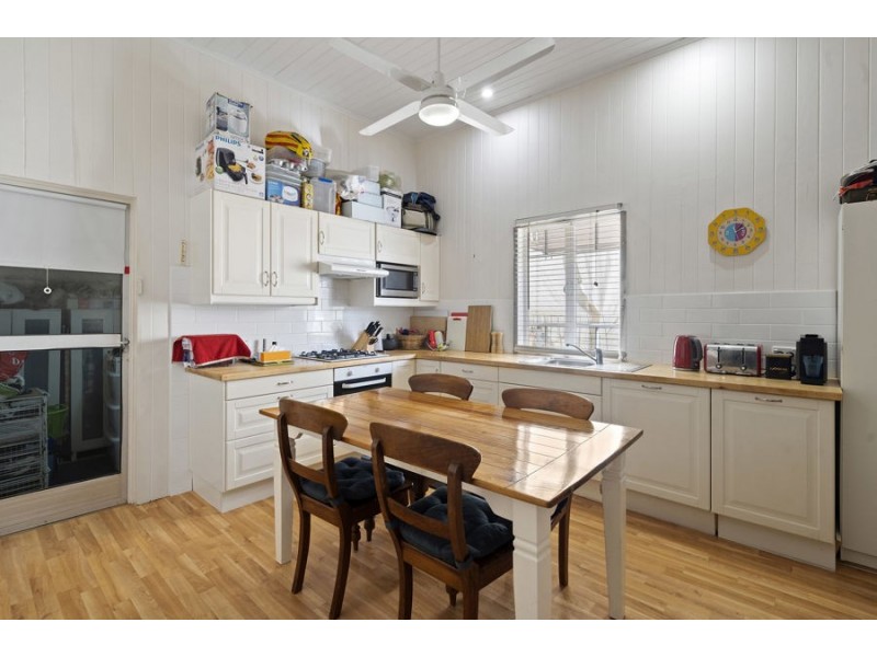 37 Newman Avenue, Camp Hill QLD 4152