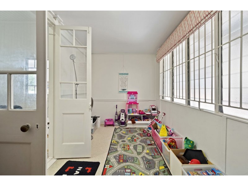 37 Newman Avenue, Camp Hill QLD 4152