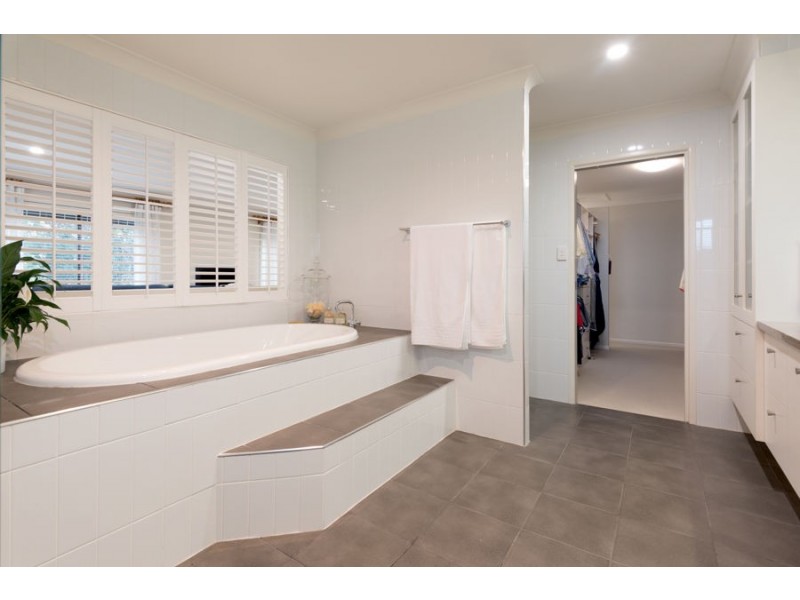 163 Glenavon Street, Belmont QLD 4153