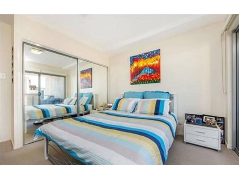 15/215 Wellington Rd, East Brisbane QLD 4169