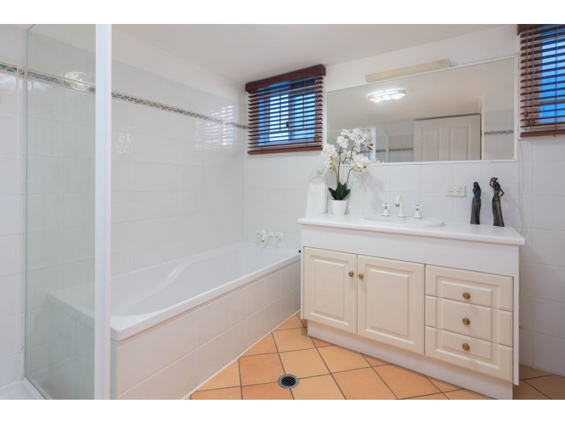 72A Newman Avenue, Camp Hill QLD 4152