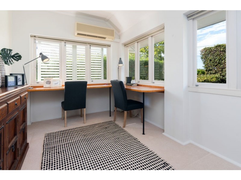 7 Geelong Avenue, Holland Park QLD 4121