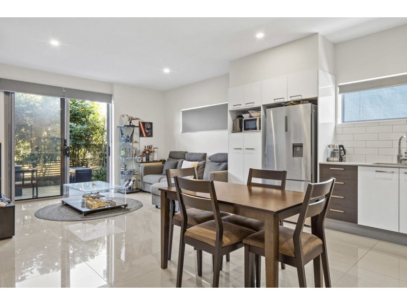 1 / 19 Pickwick St, Cannon Hill QLD 4170