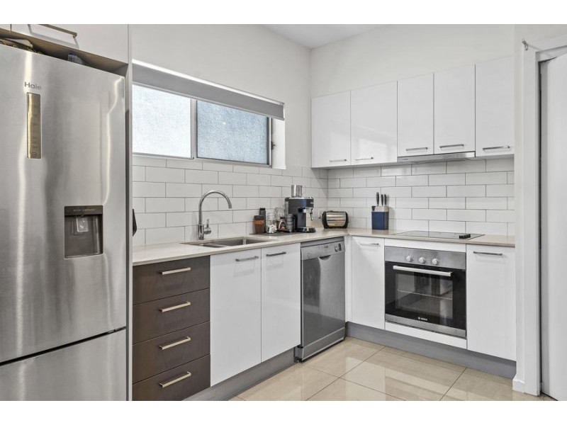 1 / 19 Pickwick St, Cannon Hill QLD 4170