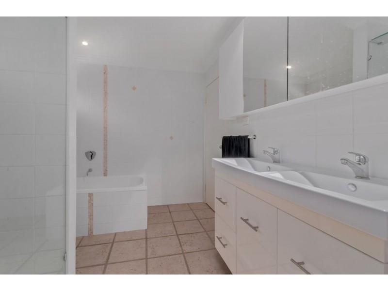 35 Majestic Outlook, Seven Hills QLD 4170