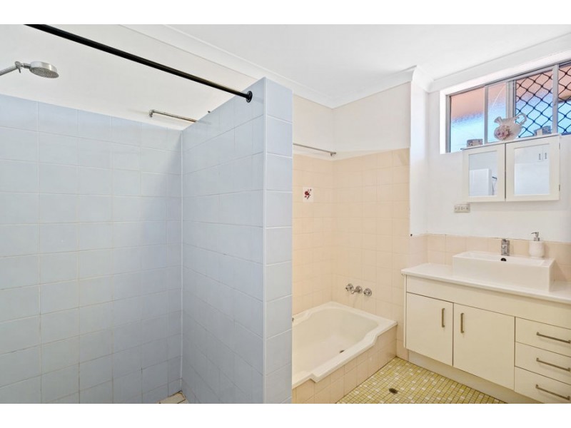 4 / 8 Noela Street, Coorparoo QLD 4151