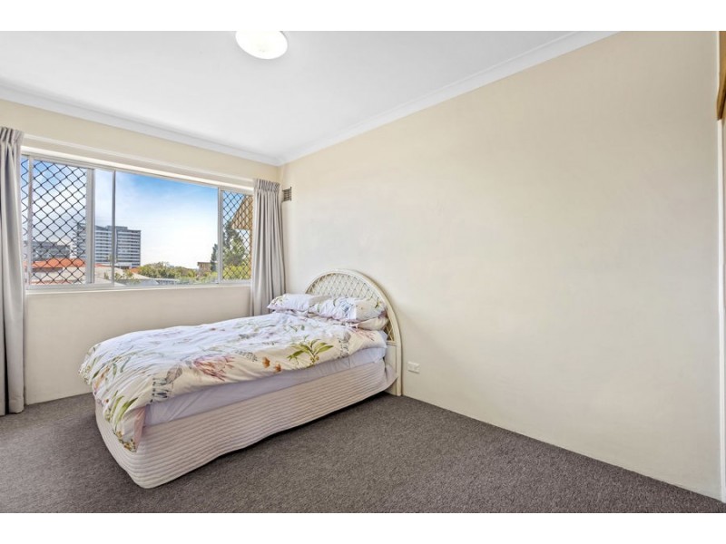 4 / 8 Noela Street, Coorparoo QLD 4151