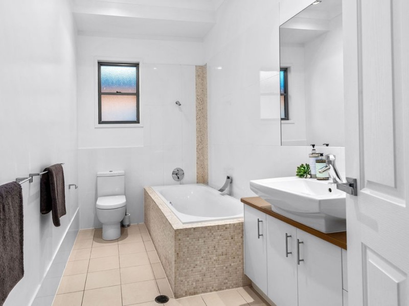 11 Hurd Tce, Morningside QLD 4170