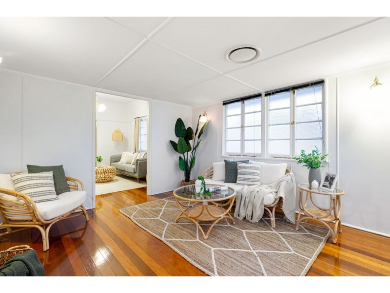 18 Brodie Street, Holland Park West QLD 4121