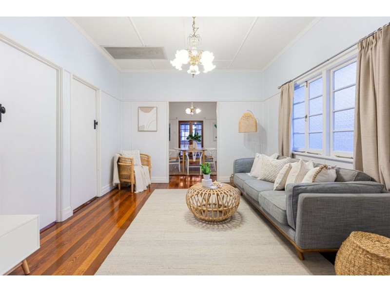 18 Brodie Street, Holland Park West QLD 4121