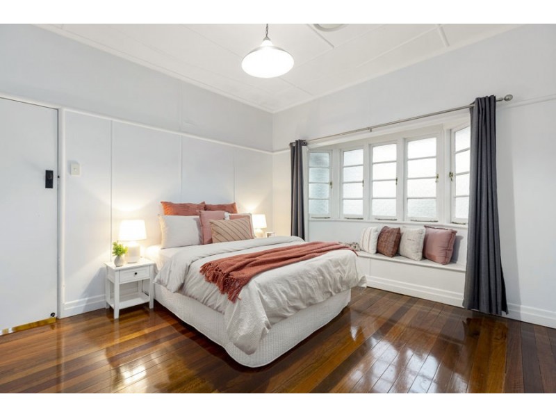 18 Brodie Street, Holland Park West QLD 4121