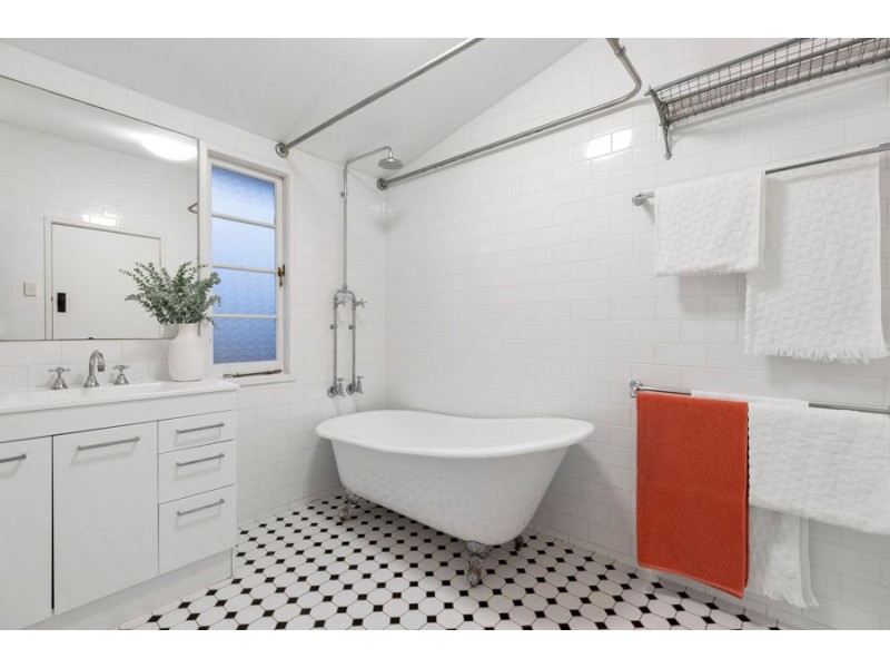 18 Brodie Street, Holland Park West QLD 4121