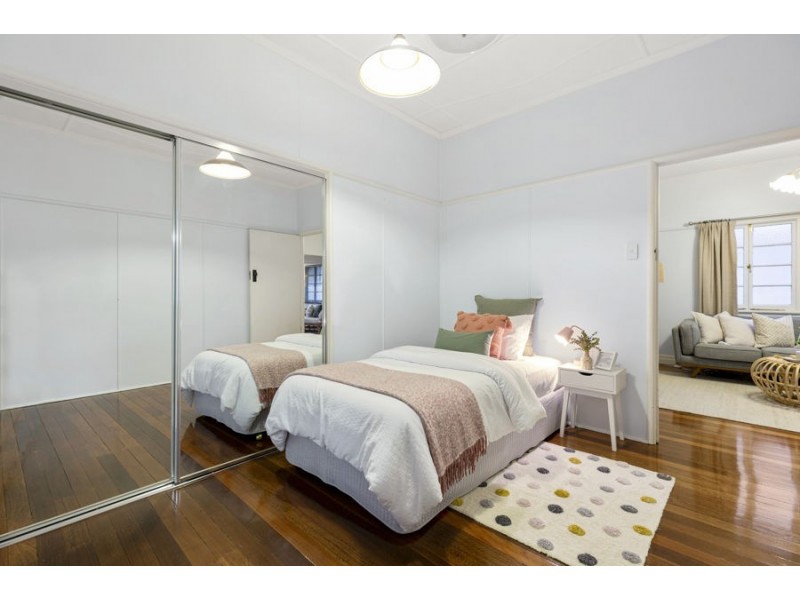 18 Brodie Street, Holland Park West QLD 4121