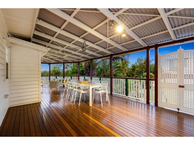 18 Brodie Street, Holland Park West QLD 4121