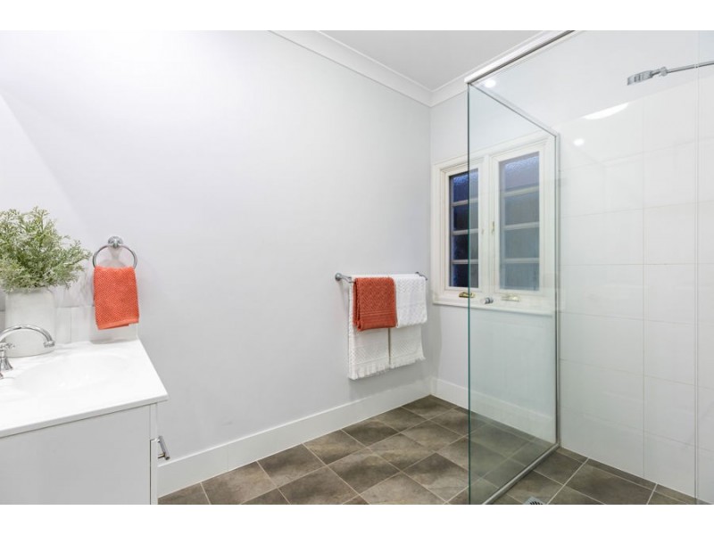 18 Brodie Street, Holland Park West QLD 4121