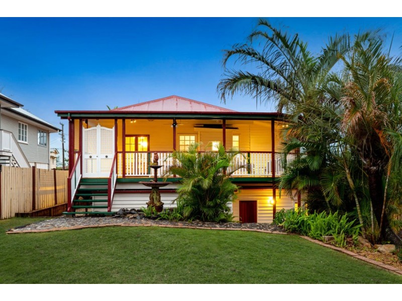 18 Brodie Street, Holland Park West QLD 4121