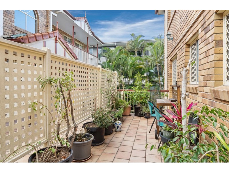 1 / 32 Weston Street, Coorparoo QLD 4151