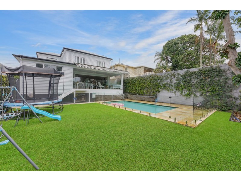 32 Pelham Street, Coorparoo QLD 4151