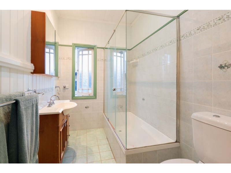 76 Bunya Street, Greenslopes QLD 4120