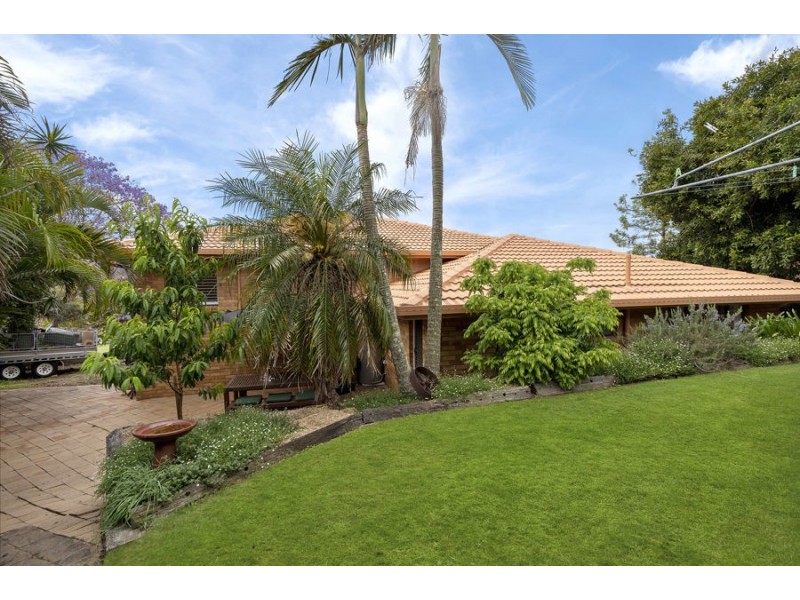 143 Sapphire Street, Holland Park QLD 4121