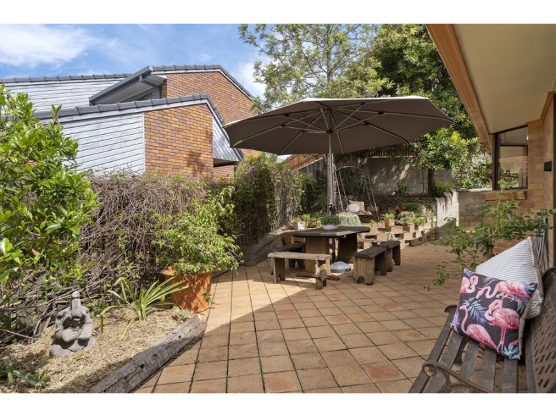 143 Sapphire Street, Holland Park QLD 4121