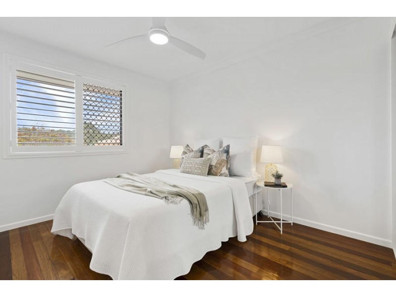 143 Sapphire Street, Holland Park QLD 4121