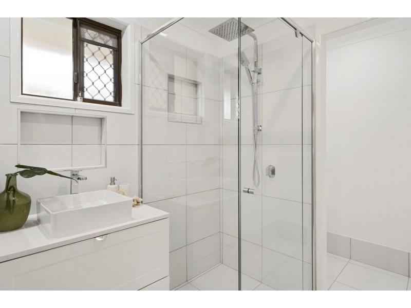 143 Sapphire Street, Holland Park QLD 4121