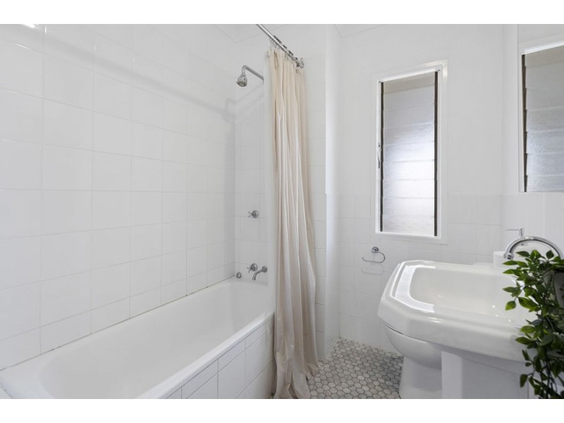 19 Park Street, Coorparoo QLD 4151