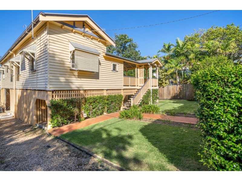 16 Peasant St, Holland Park West QLD 4121