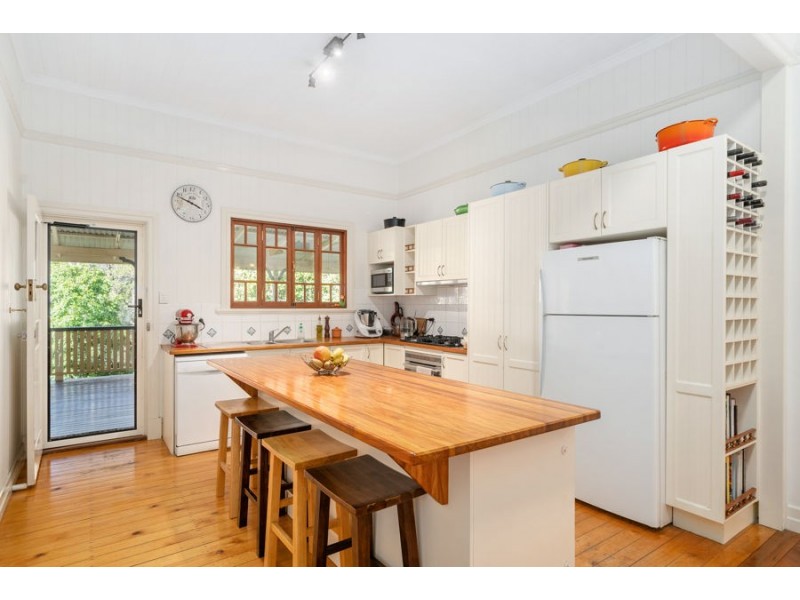 16 Peasant St, Holland Park West QLD 4121