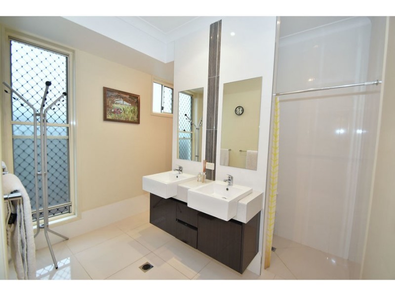15 Bowers street, Eight Mile Plains QLD 4113