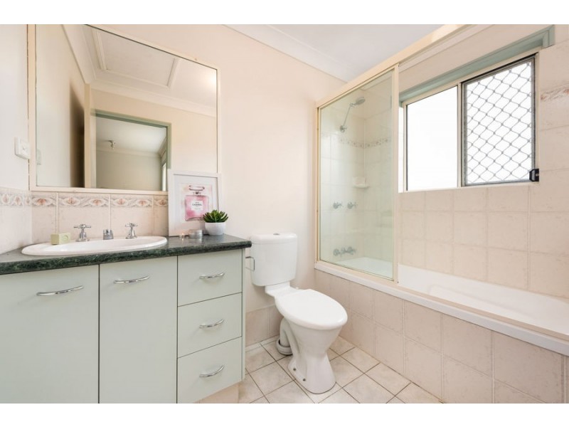 9/180 Seville rd, Holland Park QLD 4121