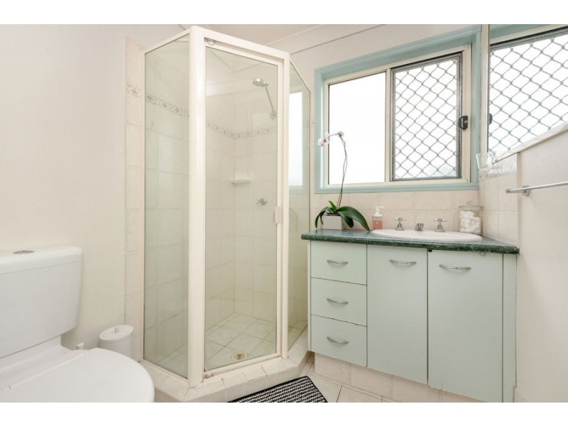 9/180 Seville rd, Holland Park QLD 4121