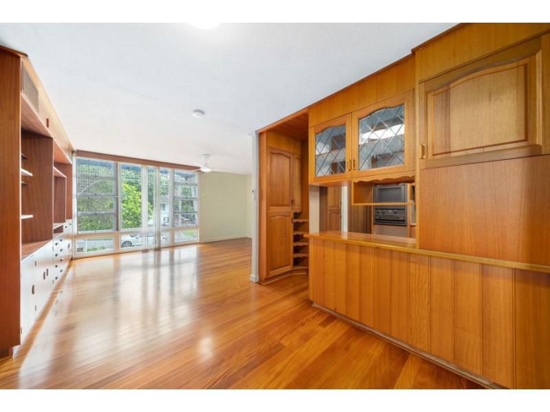 15 Nealdon st, Holland Park QLD 4121