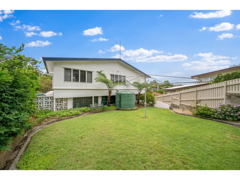 15 Nealdon st, Holland Park QLD 4121