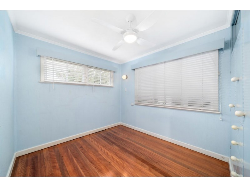 15 Nealdon st, Holland Park QLD 4121