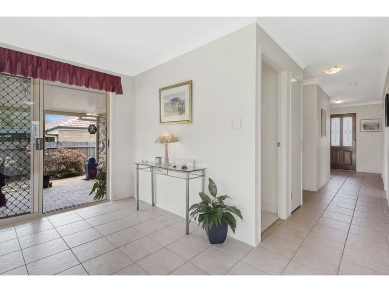 25 Mitchell Place, Belmont QLD 4153