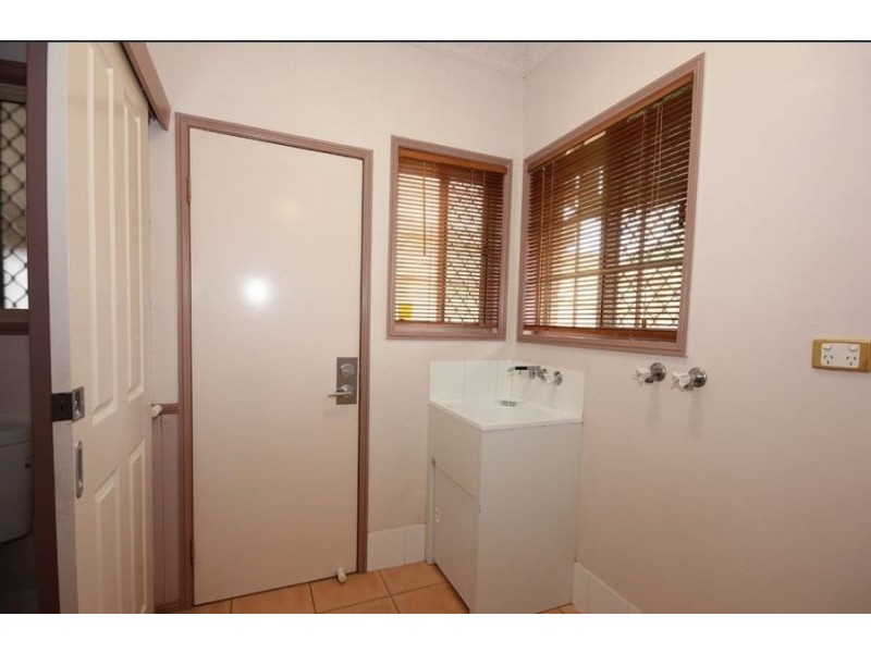 2/8 Poet St, Holland Park West QLD 4121