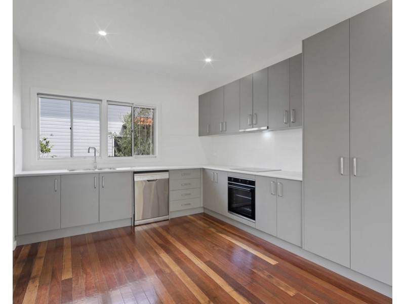 18 Roscoe Street, Holland Park QLD 4121