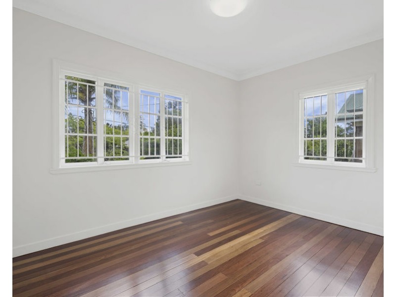 18 Roscoe Street, Holland Park QLD 4121