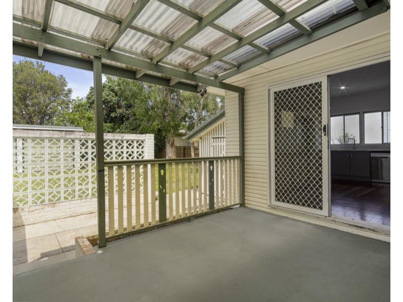 18 Roscoe Street, Holland Park QLD 4121