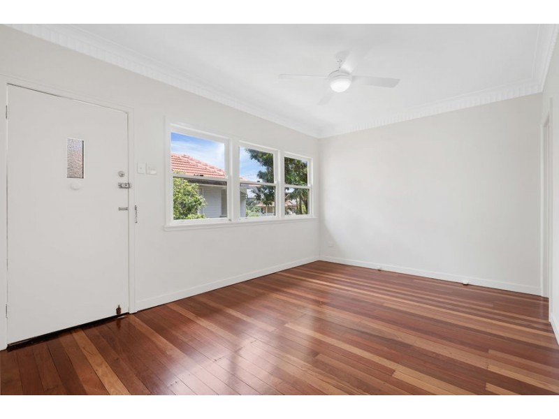 18 Roscoe Street, Holland Park QLD 4121