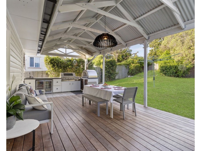 112 Layard Street, Holland Park QLD 4121