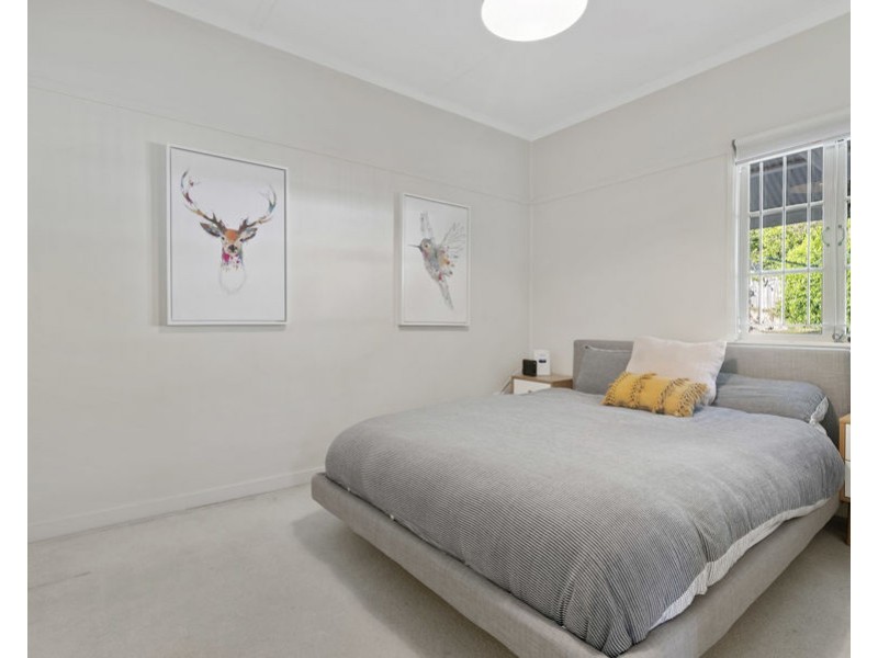 112 Layard Street, Holland Park QLD 4121