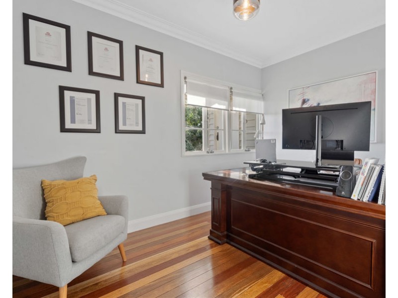 112 Layard Street, Holland Park QLD 4121