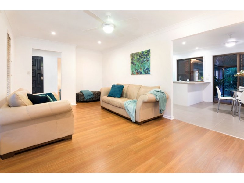 19 Naretha St, Carindale QLD 4152