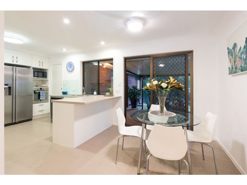 19 Naretha St, Carindale QLD 4152