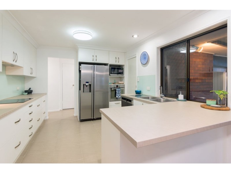 19 Naretha St, Carindale QLD 4152