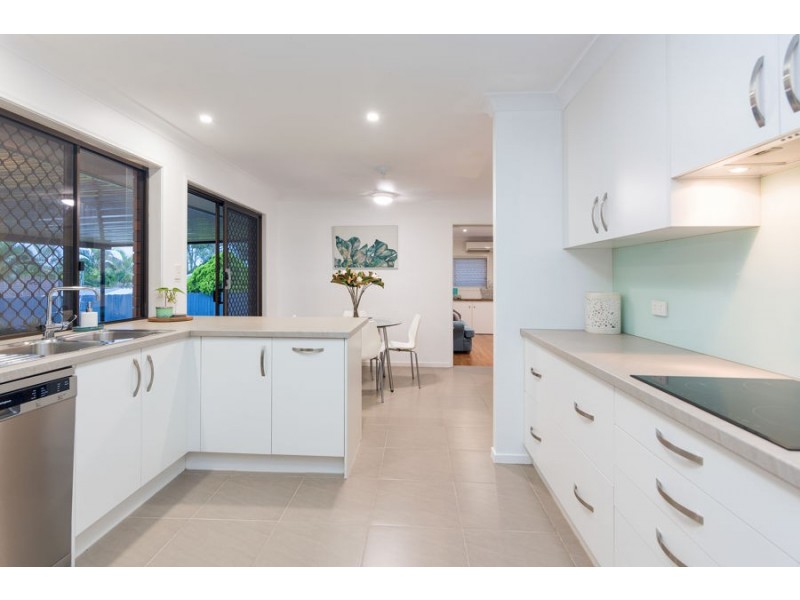 19 Naretha St, Carindale QLD 4152